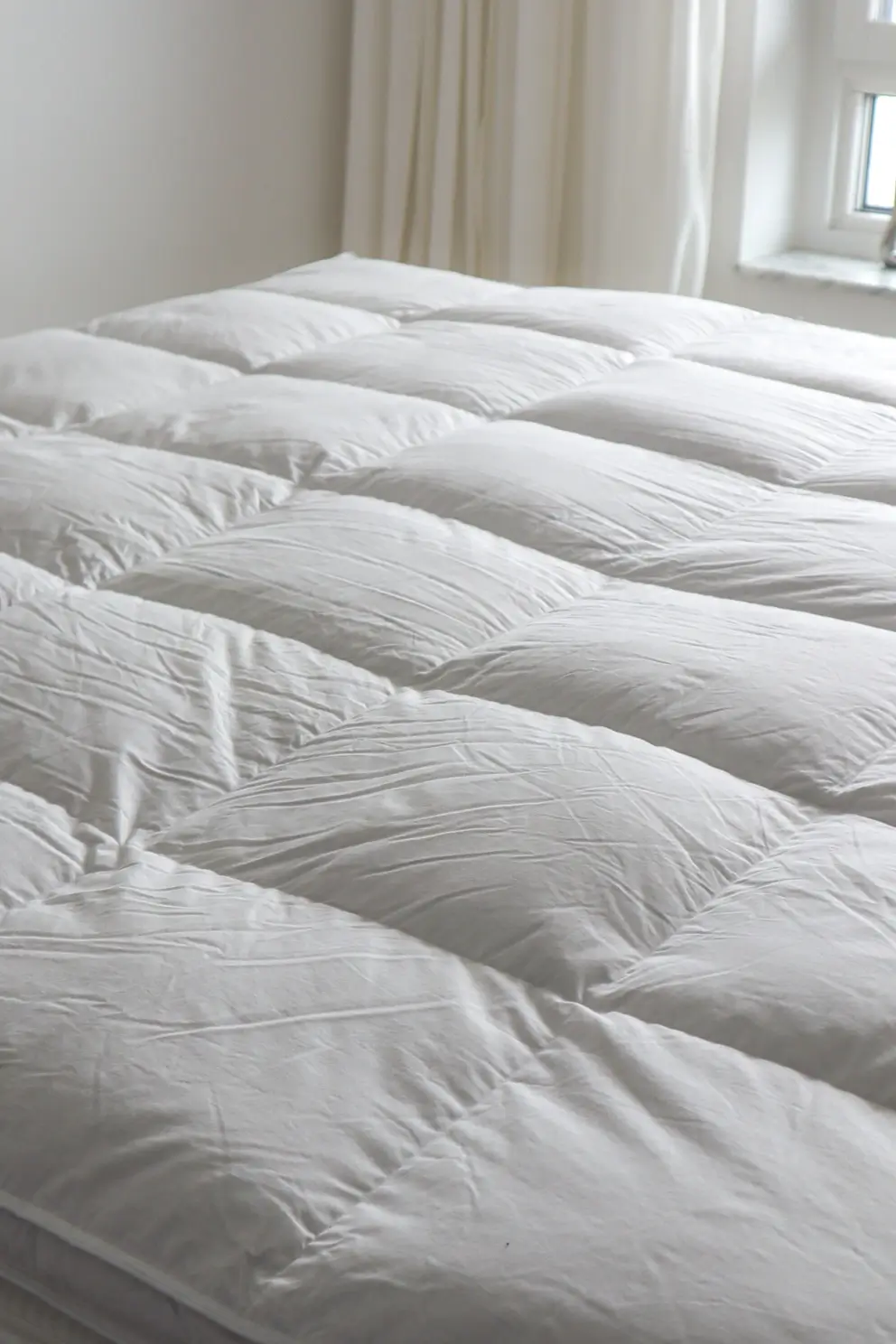 Down alternative duvet – hypoallergenic comfort layed