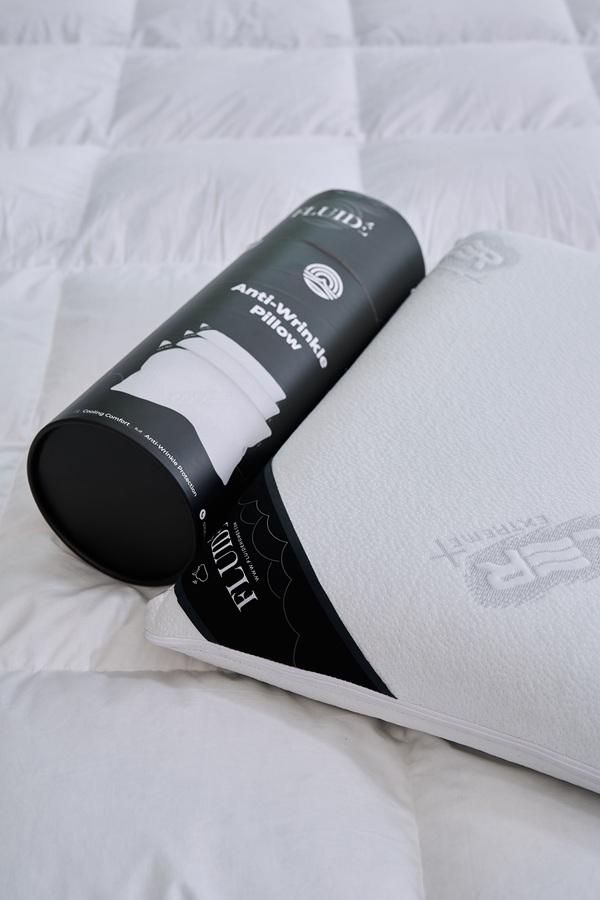 Anti wrinkle pillow side