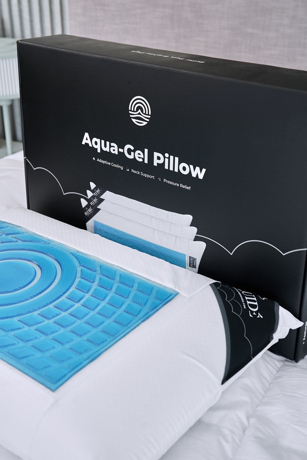 Aqua gel pillow open