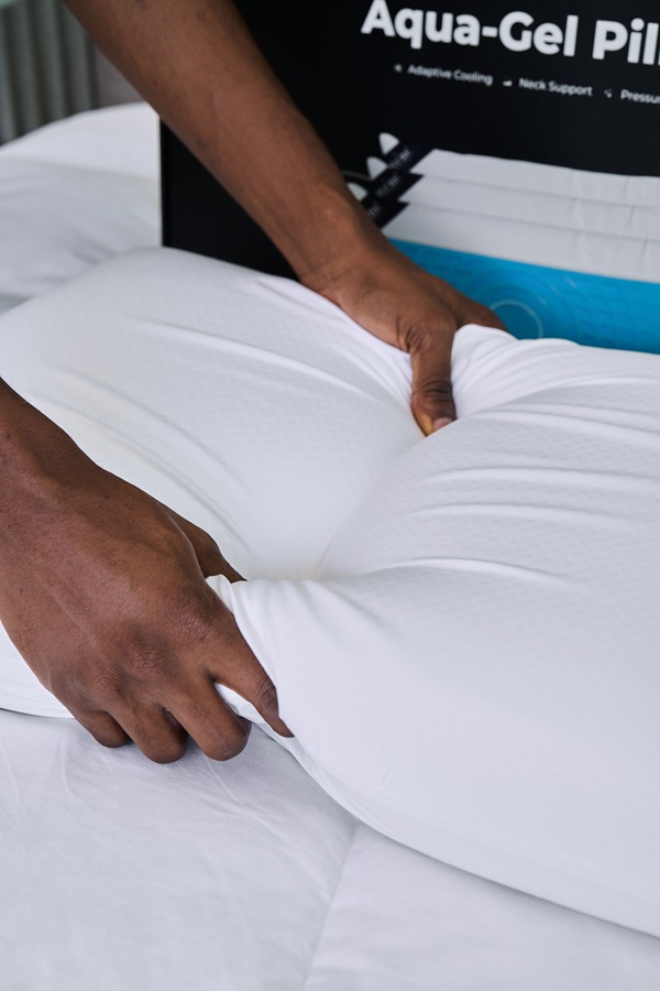Aqua gel pillow open